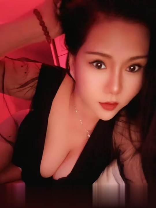 上海-宝山风骚少妇-1.jpg