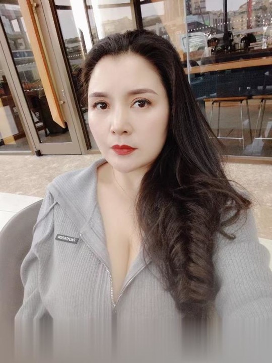 浙江杭州临平红玫瑰瑜伽妹子-1.jpg