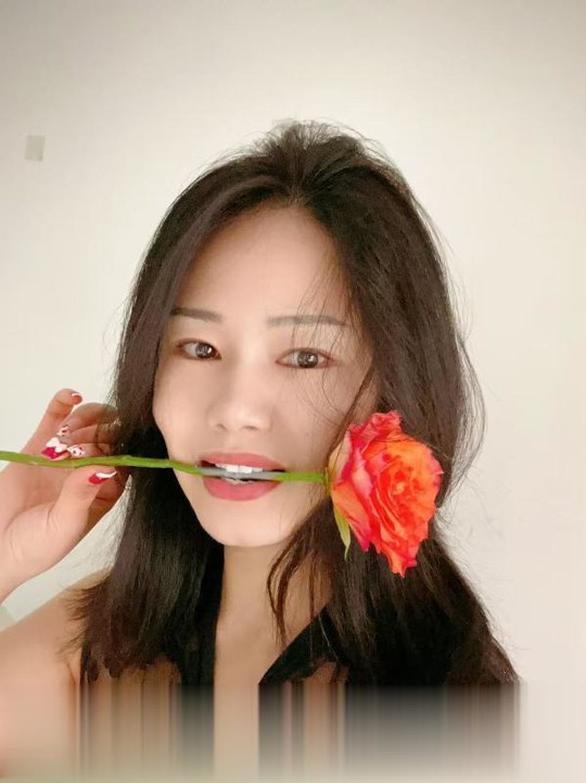 广东-深圳翘臀风骚老师-1.jpg